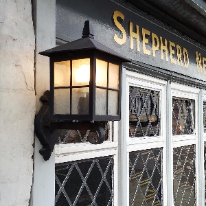 Serie WINCHESTER VON ELSTEAD von Elstead von Elstead Winchester 1 Light Wall Up Laterne - Schwarz BL17-BLACK