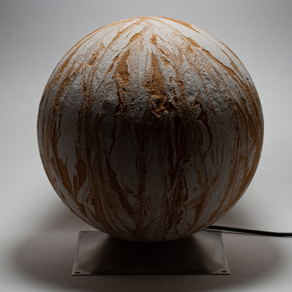Kugelleuchte Sahara mit Edelstahlfuß der Firma EPSTEIN Design Leuchten