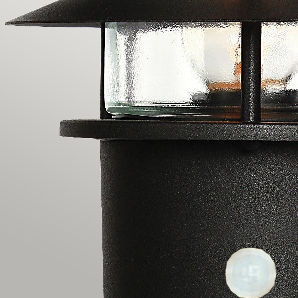 Helsingor 1 Licht PIR Sockellaterne - Schwarz der Firma Elstead