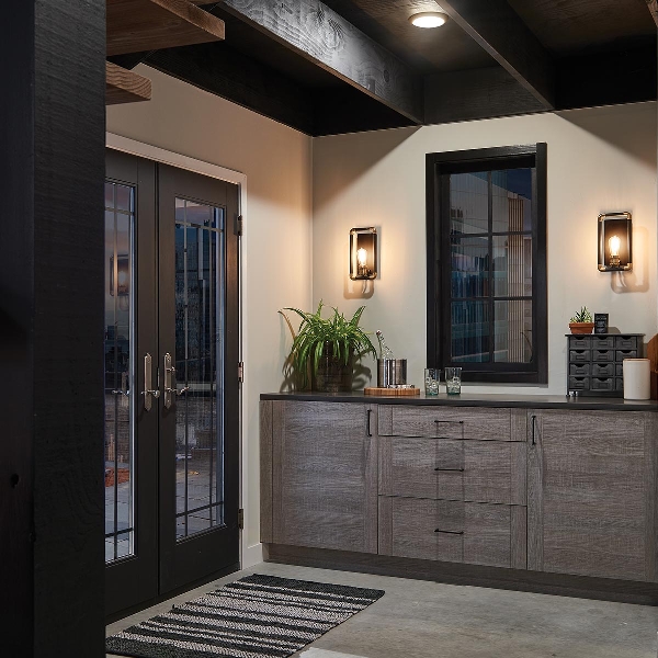 Imahn 1 leichte Wandleuchte - Schwarz und Naturmessing der Firma Elstead