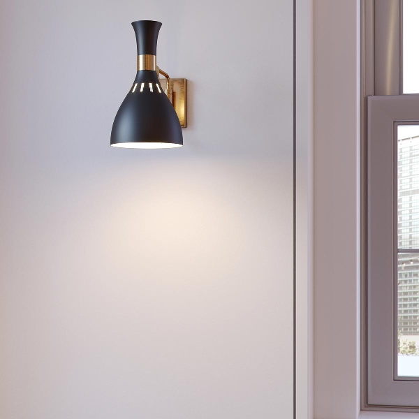 Joan 1 leichte Wandleuchte - Mitternachtsschwarz / Brüniertes Messing der Firma Elstead