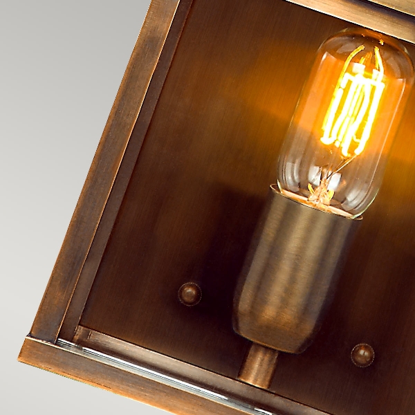 Old Bailey 1 Light Wall Lantern - Laiton vieilli der Firma Elstead