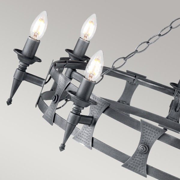 Saxon 8 Licht Kronleuchter - Schwarz/Silber Patina der Firma Elstead