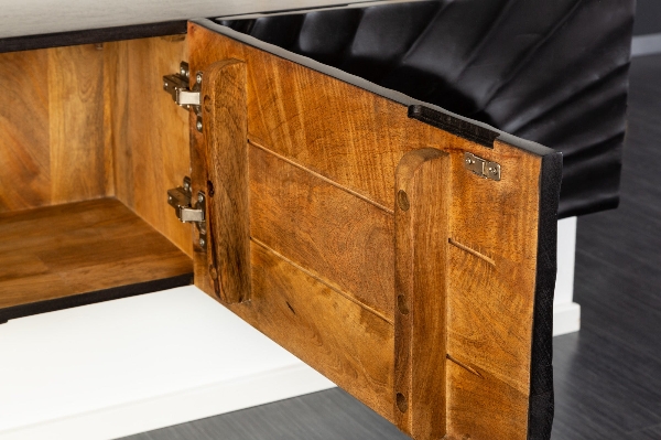 TV-Board SCORPION hängend der Firma Casa Élite