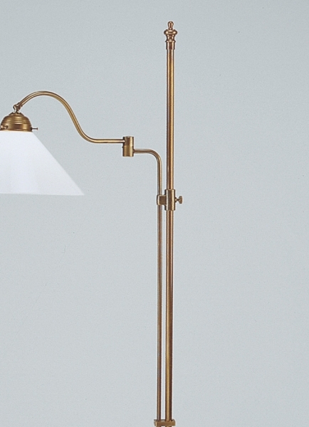 Stehleuchte Alt-Berlin der Firma Berliner Messinglampen