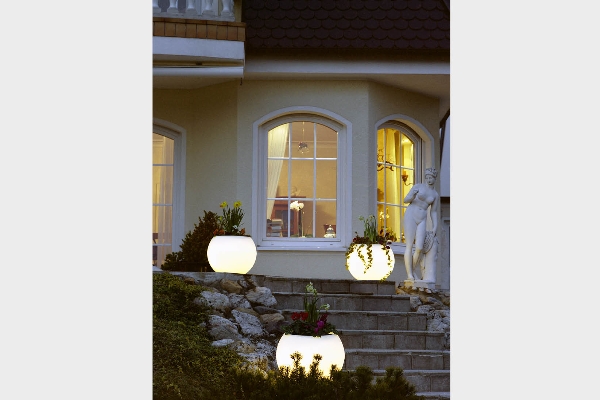 Akku-Pflanzgefäß Flora der Firma EPSTEIN Design Leuchten