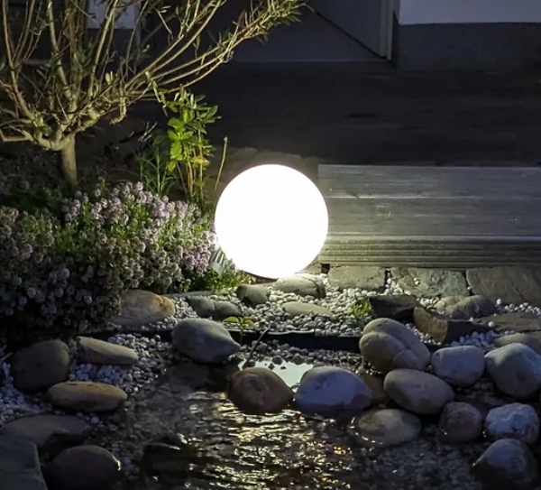 Akku-Kugelleuchte Snowball Mobil der Firma EPSTEIN Design Leuchten