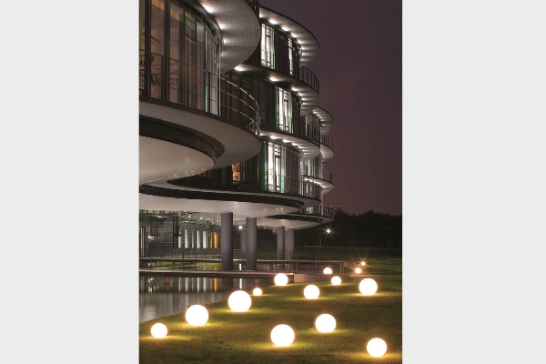 Akku-Kugelleuchte Snowball Mobil der Firma EPSTEIN Design Leuchten