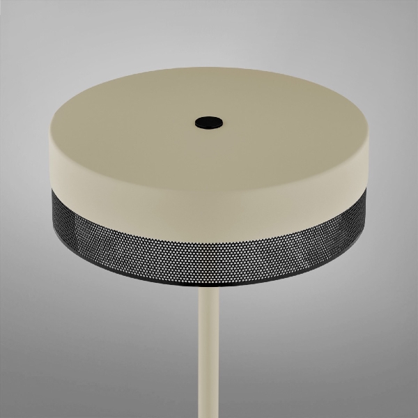 LED-Stehleuchte Mesh der Firma HELL Leuchten