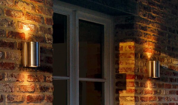 Omega Wandleuchte Lichtaustritt oben und unten der Firma Royal Botania